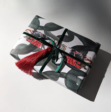 Load image into Gallery viewer, Festive Art Paper Gift Wrap Set