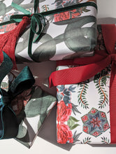 Load image into Gallery viewer, Festive Art Paper Gift Wrap Set